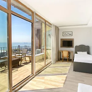 Bucoleon By Cheers Hostal